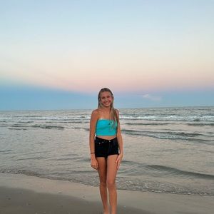 Meet your Posher, Elizabeth